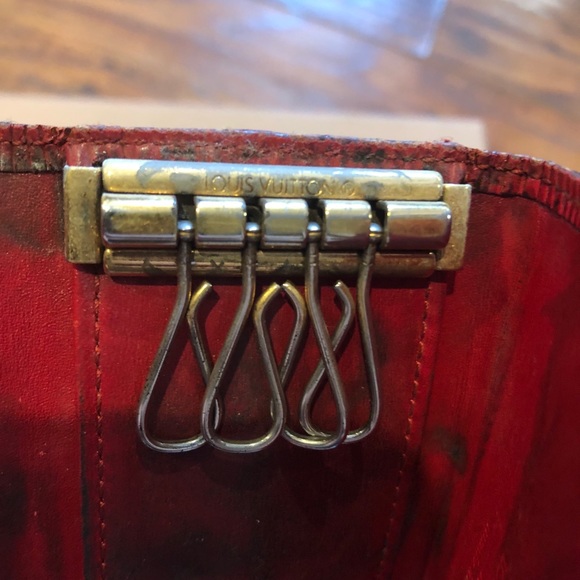 Authentic Louis Vuitton red Epi key ring wallet - Picture 8 of 9